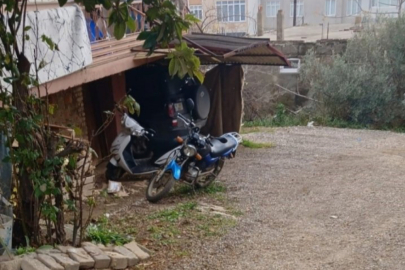 Bursa'da güpegündüz kapının önündeki motosikletleri çalındı!