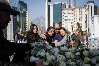 Yangın faciasında hayatını kaybeden Defne Arkadaş İnal ile kızları Dila ve Ela İnal’a ağlatan veda