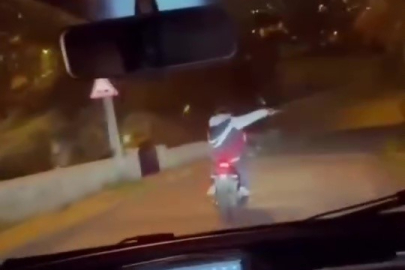 Motosikletli 2 genç silahla etrafa ateş açtı