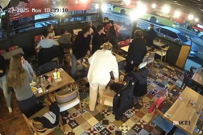 Seyir halindeki araçtan restorana torpil atıldı