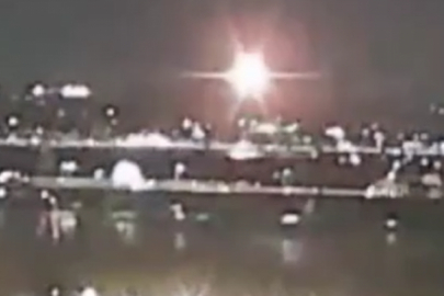 Helikopter ile uçak çarpıştı: 18 kişinin cansız bedenine ulaşıldı