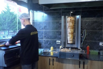 Ruhsat yok, işyeri yok: Evlerinde döner yapıp satıyorlar