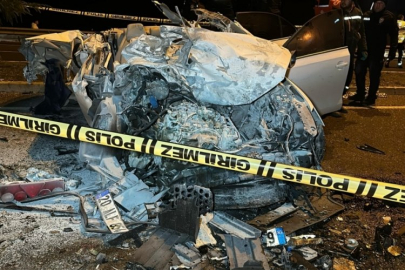 Kazada hurdaya dönen otomobilin sürücüsü hayatını kaybetti