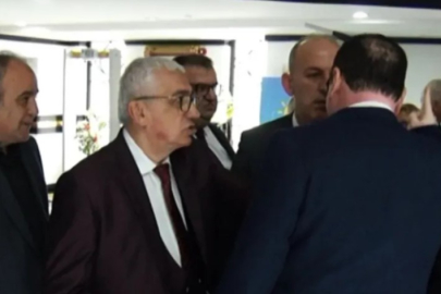 İP kurucusu kendi vekillerinin yüzüne haykırdı: “Adam değilsiniz”