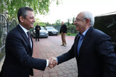 CHP Genel Başkanı Özgür Özel, Kılıçdaroğlu'nu Kongreye Davet Etti mi?