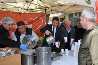 Başkan Aydın vatandaşlara çorba ikram etti