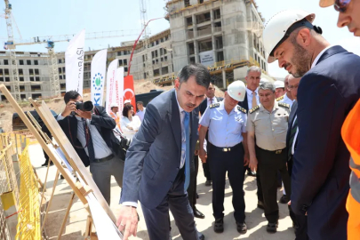 Kurum ve Güler ay yıldız yerleşkesini inceledi