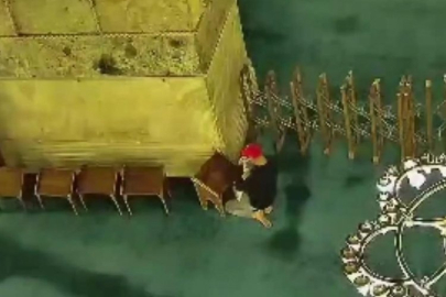 Ayasofya Camii'nde kundaklama girişimi...