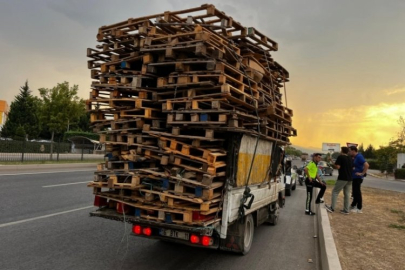 Bursa'da tehlikeli şekilde yük taşıyan sürücüyü polis affetmedi!