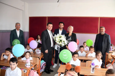 Başkan Erkan Aydın’dan öğrencilere ilk ders sürprizi