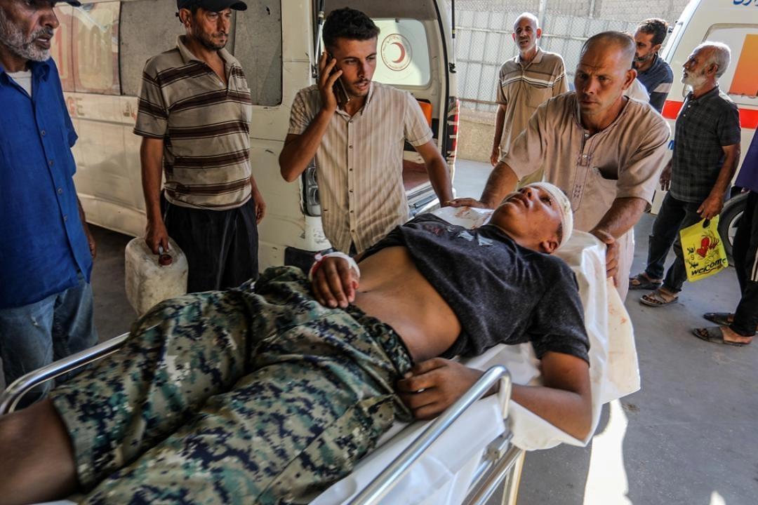 Katil İsrail ordusu Gazze'de yardım almak için toplanan Filistinlilere ateş açtı