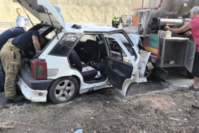 Bursa'da otomobil asit yüklü tankere çarptı!