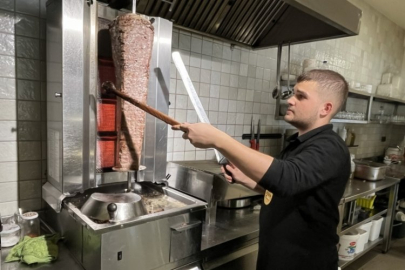 Eli kalem değil kepçe tuttu, 17 yaşında 30 çeşit yemek çıkartıyor