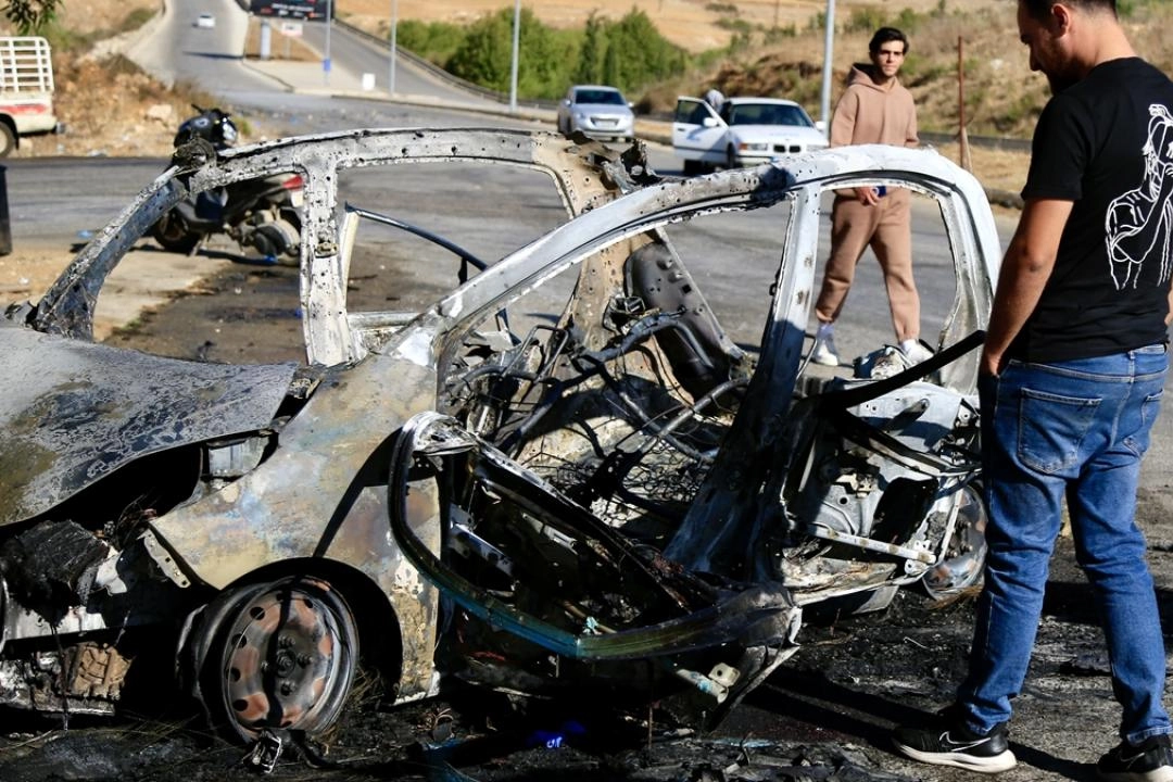 İsrail'in Lübnan'ın güneyinde bir araca düzenlediği saldırıda iki mühendis hayatını kaybetti