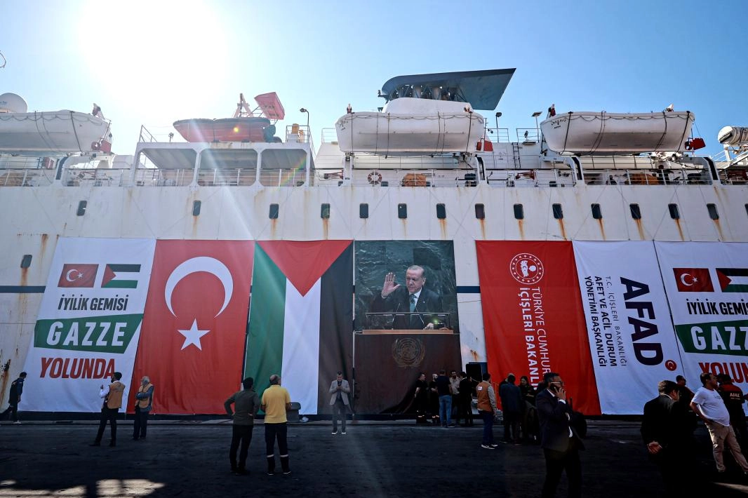 "17. İyilik Gemisi" Gazze için yola çıktı