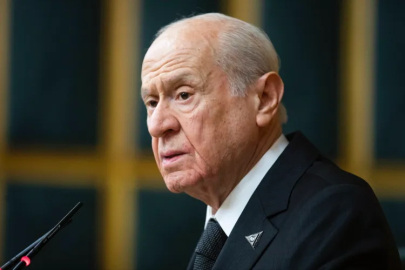 MHP Lideri Bahçeli'nin grup toplantısında taktığı rozet ve yüzük dikkat çekti