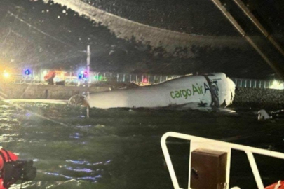 Türk şirketine ait uçak pistten çıkıp denize sürüklendi!