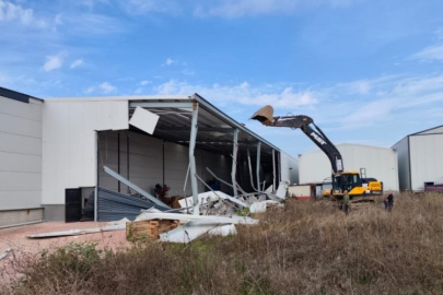 Bursa'da iki kaçak yapı yıkıldı!