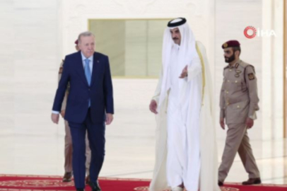 Cumhurbaşkanı Erdoğan, Katar'da resmi törenle karşılandı