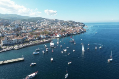 Bursa'da onlarca tekne kortej yaptı!