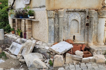 Bursa'da tarihi çeşmeye zarar verdiler!