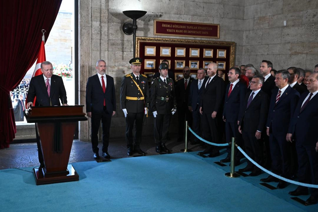 Cumhurbaşkanı Erdoğan Anıtkabir'i ziyaret etti