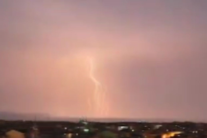 Bursa'da şimşekler geceyi aydınlattı!