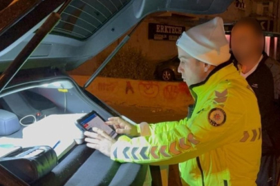 Ehliyetsiz yakalandı, ehliyetsiz arkadaşını çağırdı...