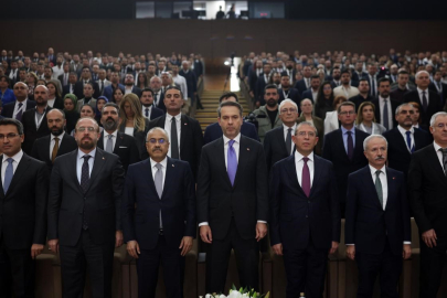 Bakan Bayraktar: "Enerjide bağımsız bir Türkiye hedefinde en önemli görev enerji uzmanlarına düşüyor"