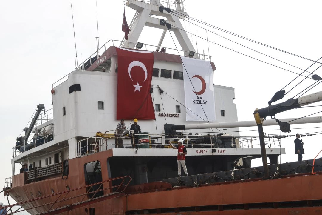 Gazze'ye yardım taşıyan 18. "İyilik Gemisi" Mersin Limanı'ndan uğurlandı