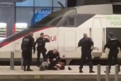 Paris'te alarm! Bıçaklı saldırgan vurularak durduruldu