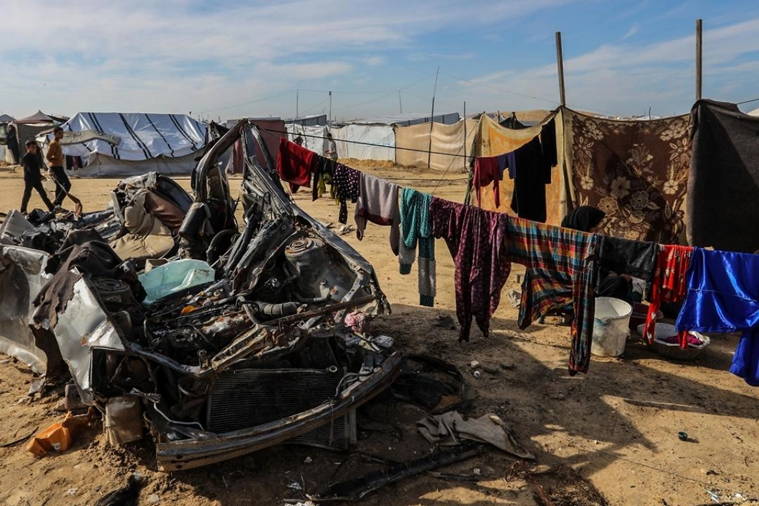 Yerinden edilmiş Filistinli aileler, olumsuz hava koşullarıyla mücadele ediyor