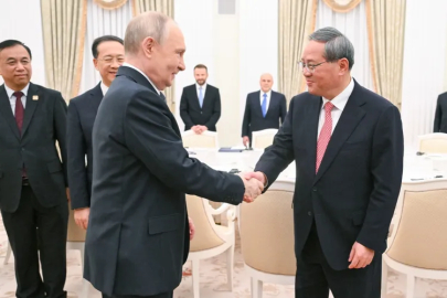 Putin, Çin Başbakanı Li ile bir araya geldi
