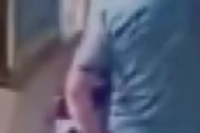 Tek Tek inceledi... Beğendiğini çaldı!