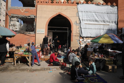 Ateşkesin yürürlüğe girdiği Gazze'de cuma namazı kılındı