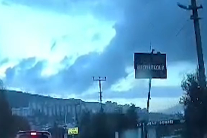 Otomobile motosiklet çarptı!