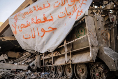 Filistinli Yahya, İsrail ordusundan kalan bir tankı şarj istasyonuna dönüştürdü