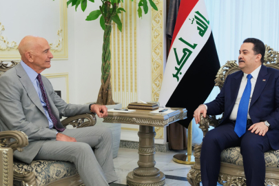 Irak Başbakanı Sudani, ABD'nin Suriye Özel Temsilcisi Barrack ile bir araya geldi