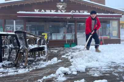 Uludağ'da kar kalınlığı 10 santimetreye yaklaştı