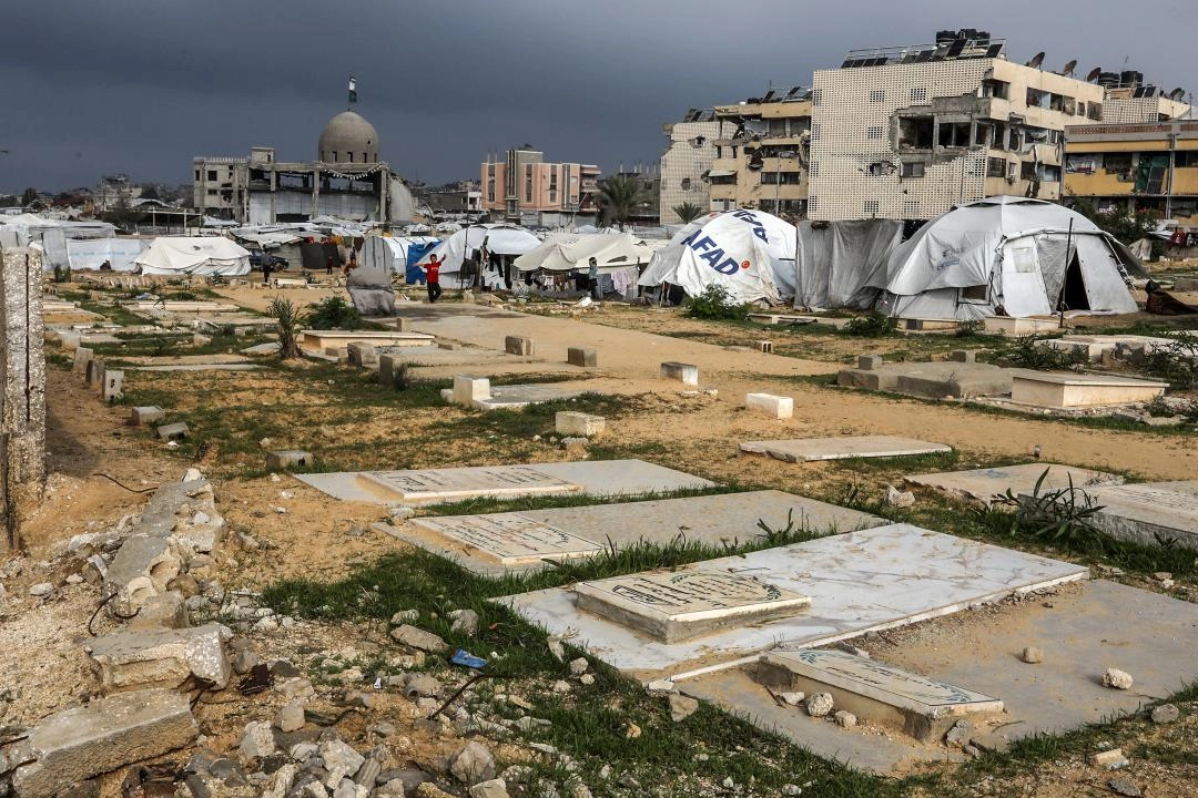 Gazze’de yaşam mezarlıklara sıkıştı