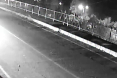 Kamyonet uçurumdan böyle uçtu!