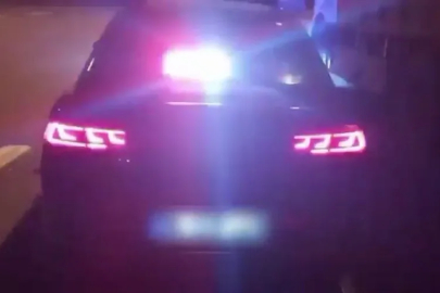 Bursa’da otoyolda çakar lamba kullanan araca jandarma müdahalesi, araç ve sürücüye ceza yağdı!