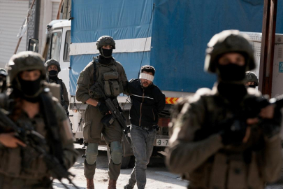 İsrail askerleri Kalkilya’daki Kefr Saba Mahallesi’ni kuşatma altına aldı