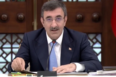 Cumhurbaşkanı Yardımcısı Yılmaz duyurdu: 2025 bütçe açığı 2,2 trilyon lira tahmin ediliyor! "Türkiye, yüksek gelir grubu ülkeler arasına girmeyi öngörüyor"