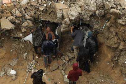 Gazze'de şiddetli yağış nedeniyle iki katlı bir bina çöktü