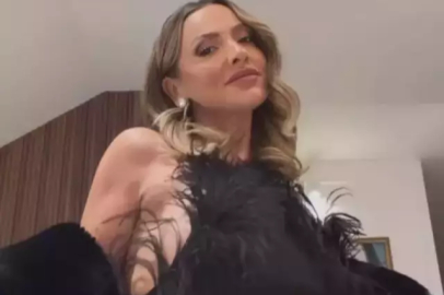 2025'e böyle veda etti! Hadise'nin kıvrak dansı kadar dekoltesi de olay