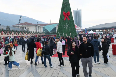 Osmangazi Meydanı yeni yıl festivali başladı: Eğlence 1 Ocak'a kadar sürecek