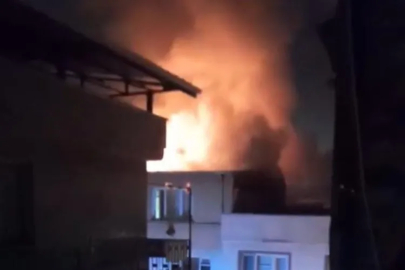 Bursa'da çatı yangını mahalleyi ayağa kaldırdı!