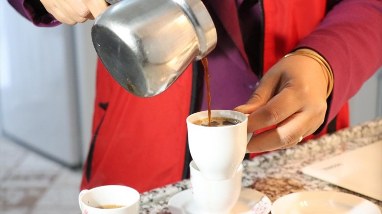 "Amaç, özellikle kıymetli büyüklerimizin yüzünde bir tebessüm oluşturabilmek"