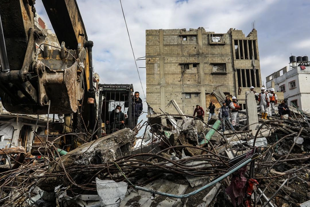 Gazze'de enkazlar arasında Filistinlilerin cenazeleri aranıyor